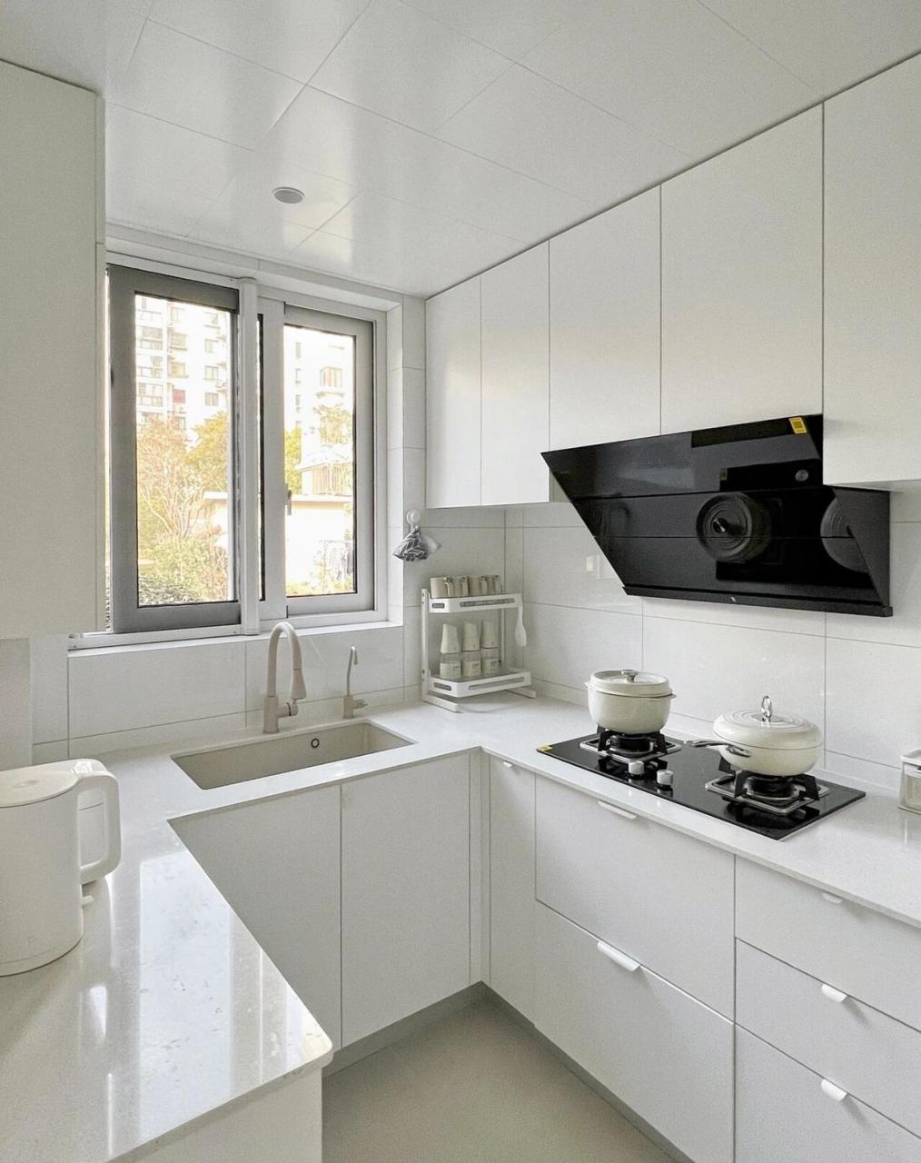 小户型的白色u型厨房,这样装是不是很绝 [照相机]我的厨房很小只有4