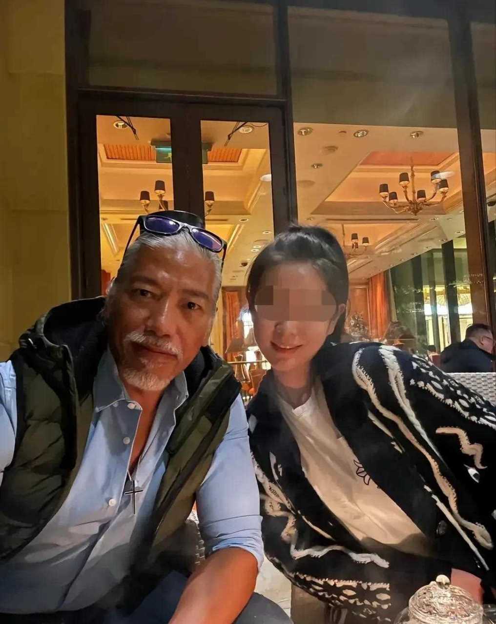 古惑仔里乌鸦的扮演者张耀扬现在怎么变成这样了,满头白发看起来非常