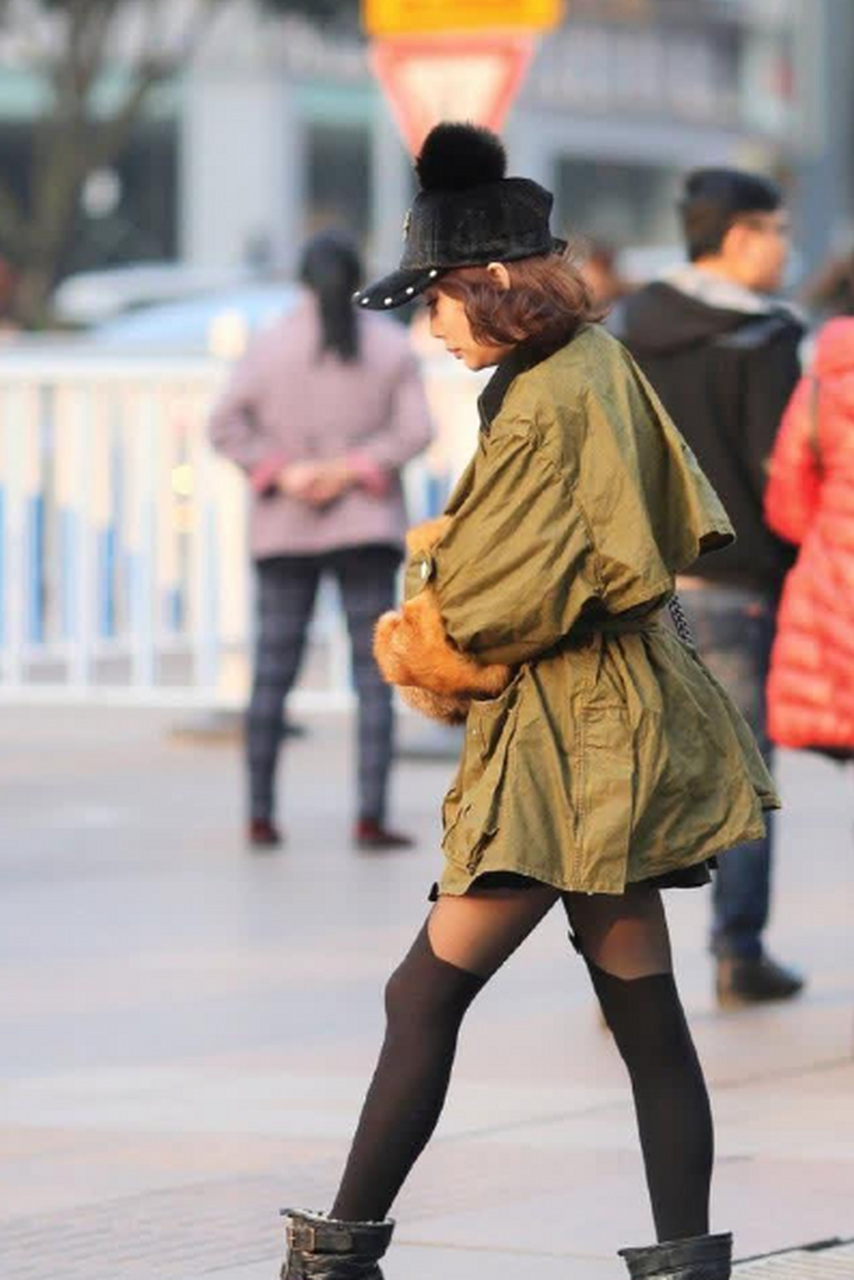 丝袜腿细,高跟鞋大