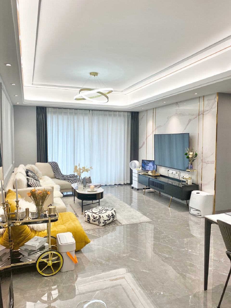 小户型现代轻奢风装修          #五一来逛我家##沪佳好声音