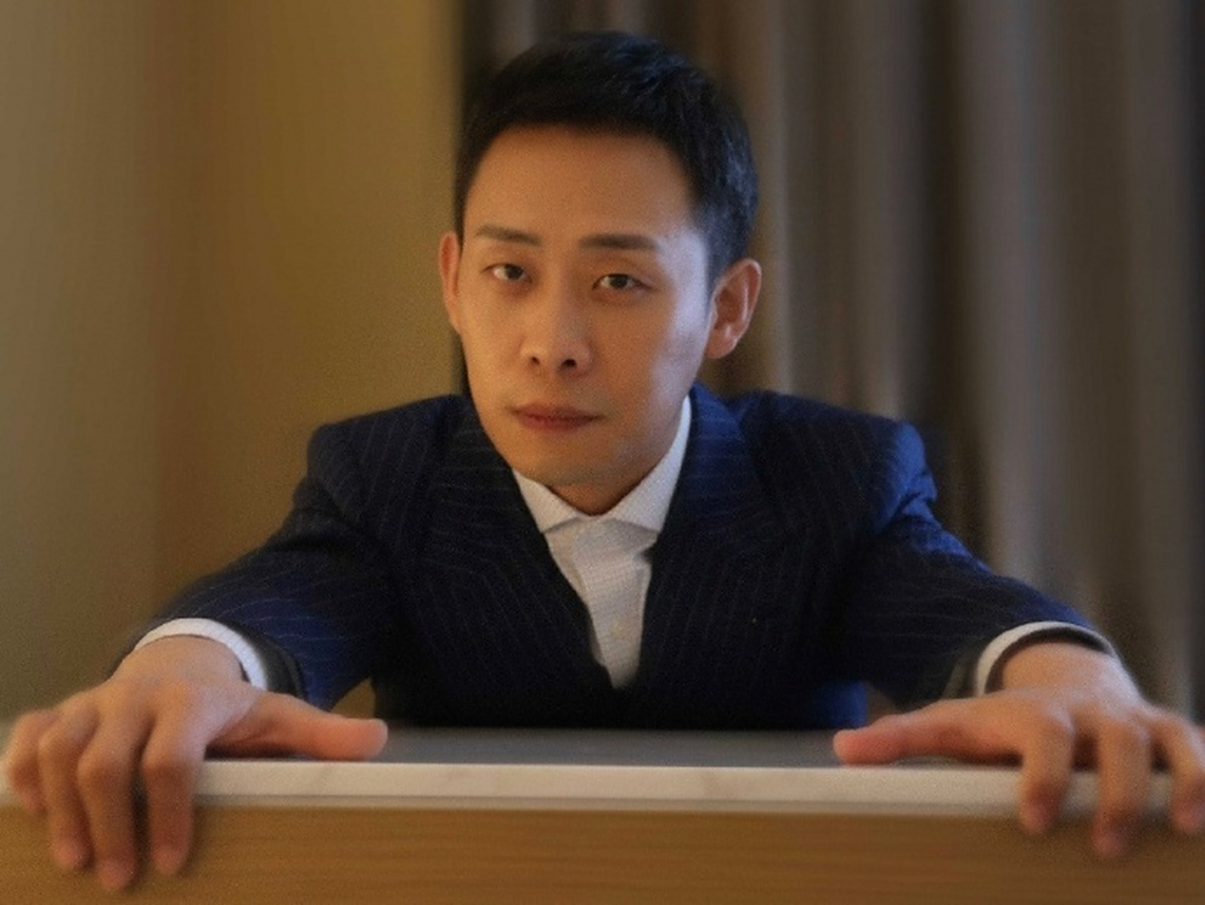 张译还是穿西服好看,叔圈顶流了现在. #张译