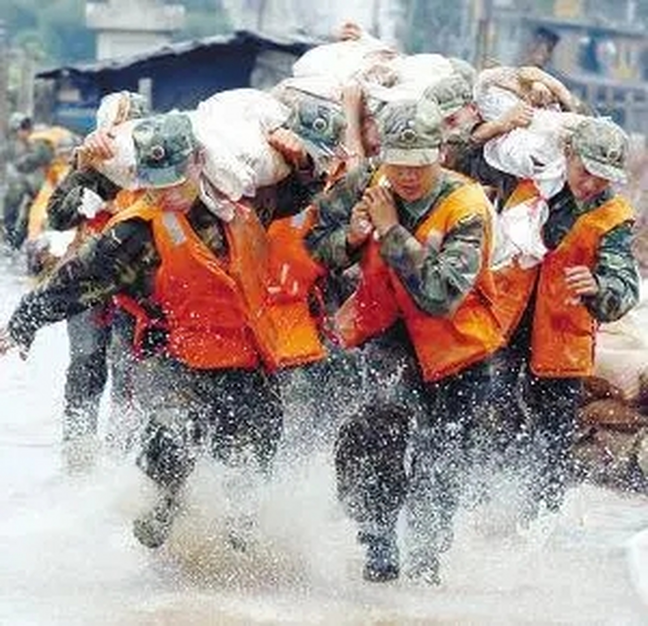 抗洪救灾需要的是牺牲精神,但不是牺牲生命!