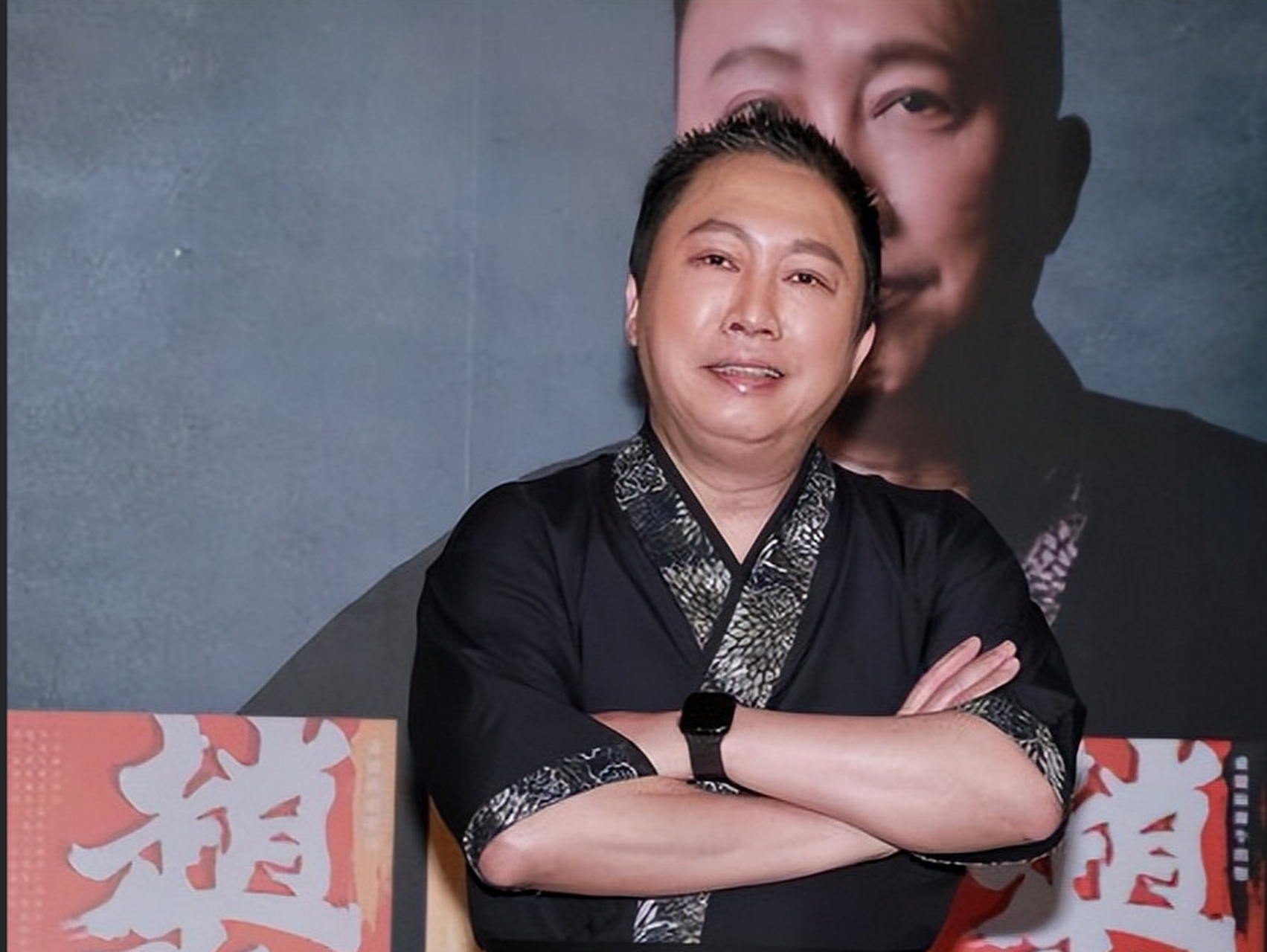 据台媒,台湾艺人赵正平在活动现场公开了与小他21岁空姐女友的恋情,还