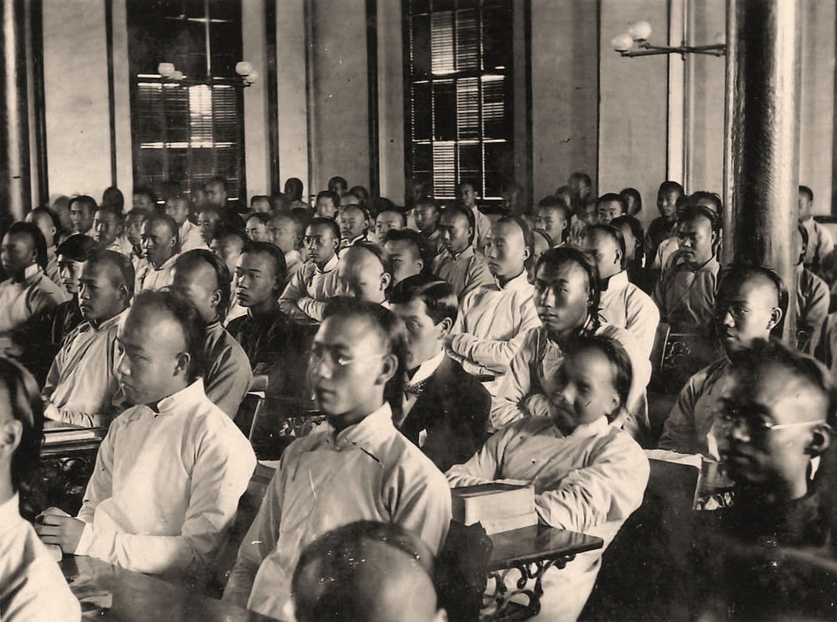 1900年代京师大学堂学生在上圣经课