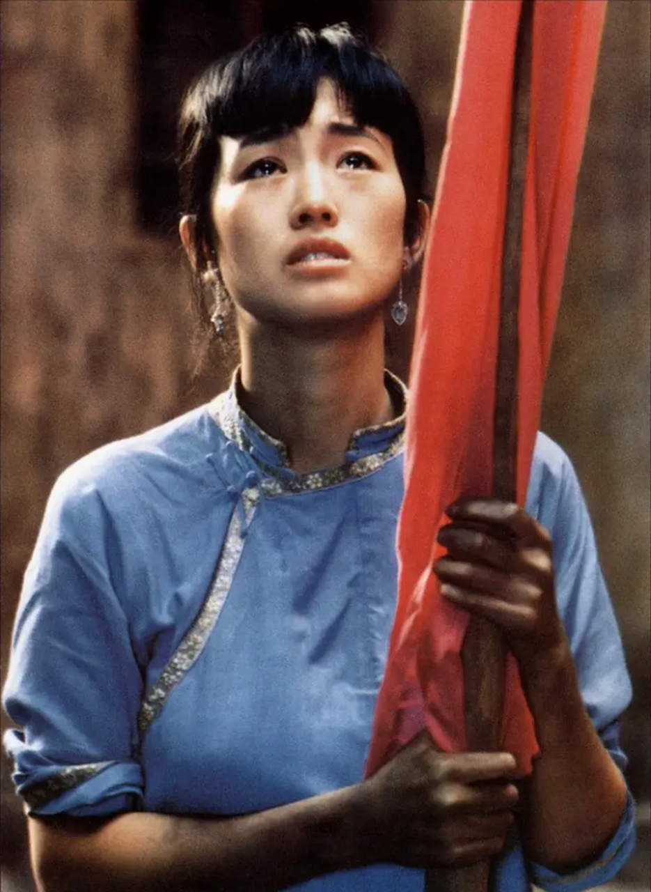 美女敢演丑女甚至土女,才是真正的演技 巩俐年轻时候的风采!