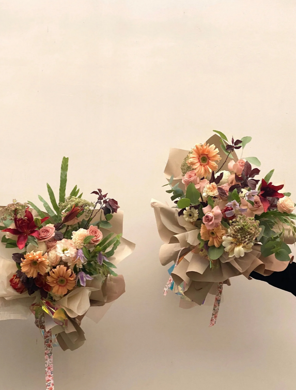 韩式复古花束,学员作品分享 在花艺的世界里,韩式复古风格以其简约