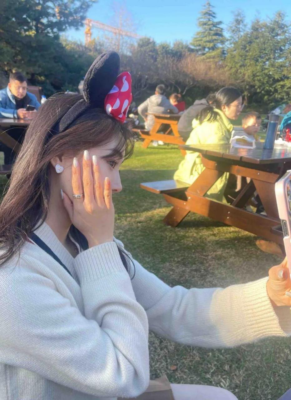 gif创作人# 刘希贝- 173 水瓶座 毕业于重庆大学