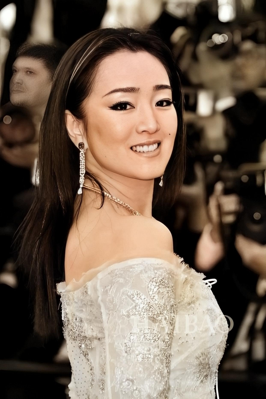 巩俐,中国演艺界一代的巩皇,以其美貌和才华而闻名.