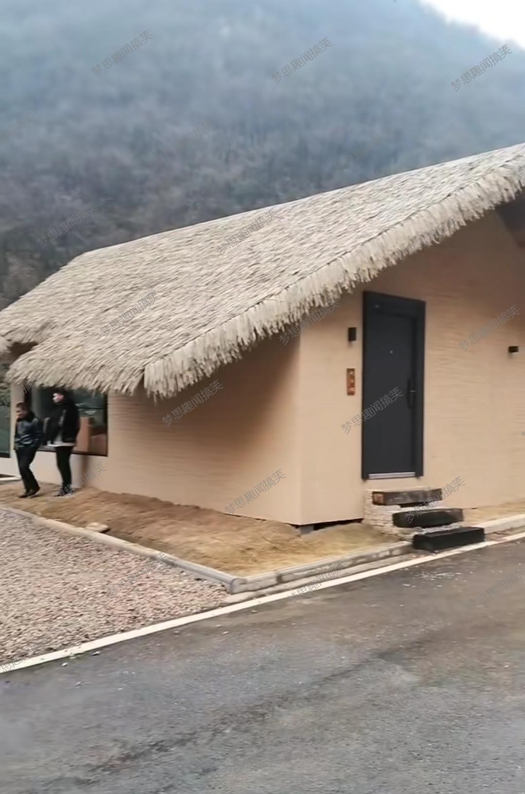 刚搬进了新房子你们又迷上了草屋我总是赶不上时代的脚步啊
