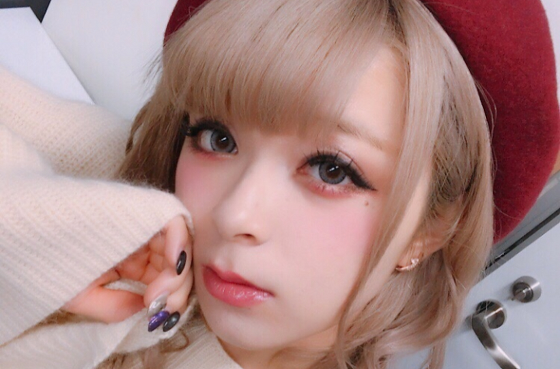 《乘风破浪的姐姐》中,美依礼芽看到小龙虾的反应,简直绝了,小美也太