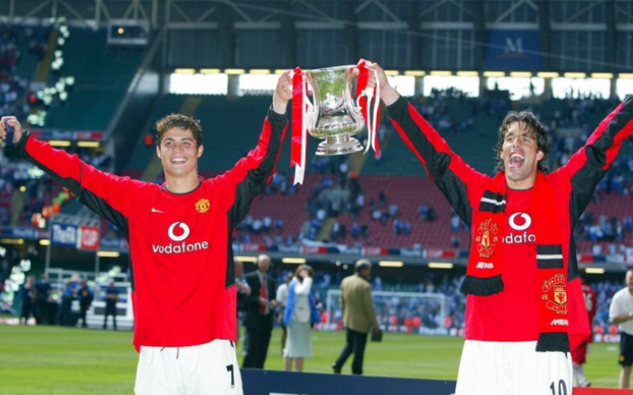 前曼联球员:范尼一开始就无法忍受c罗,因为他每次传球都不及时!