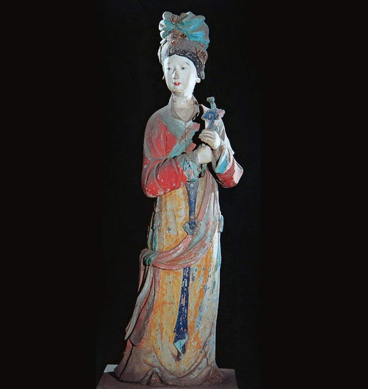 圣母殿中有彩绘塑像四十余尊,均为北宋时期作品