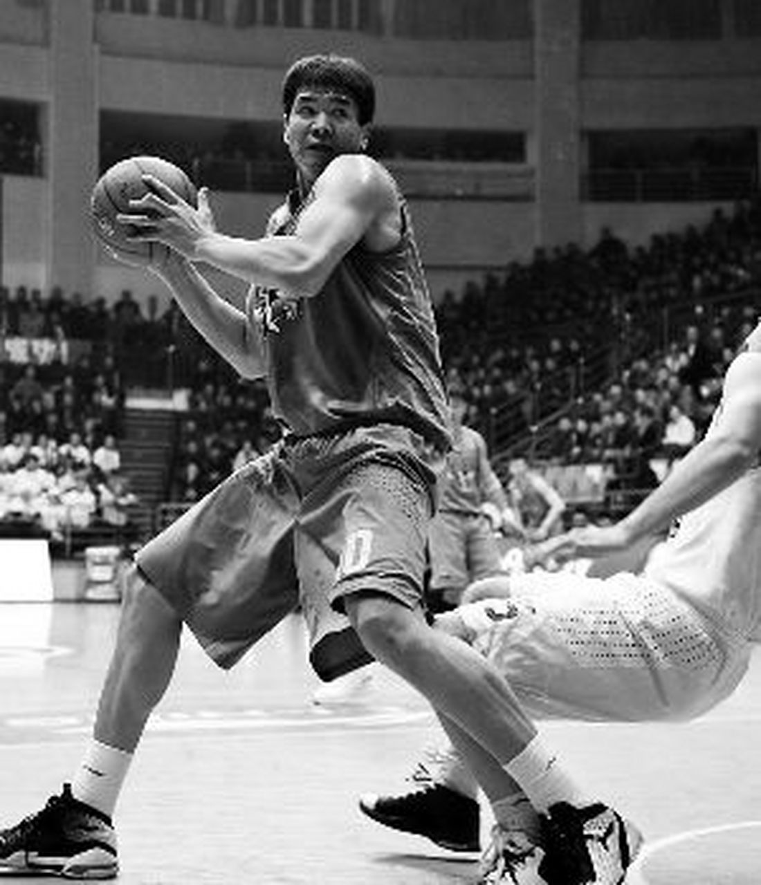 首钢男篮前运动员韩崇凯因主动脉夹层瘤去世. 他才30岁.