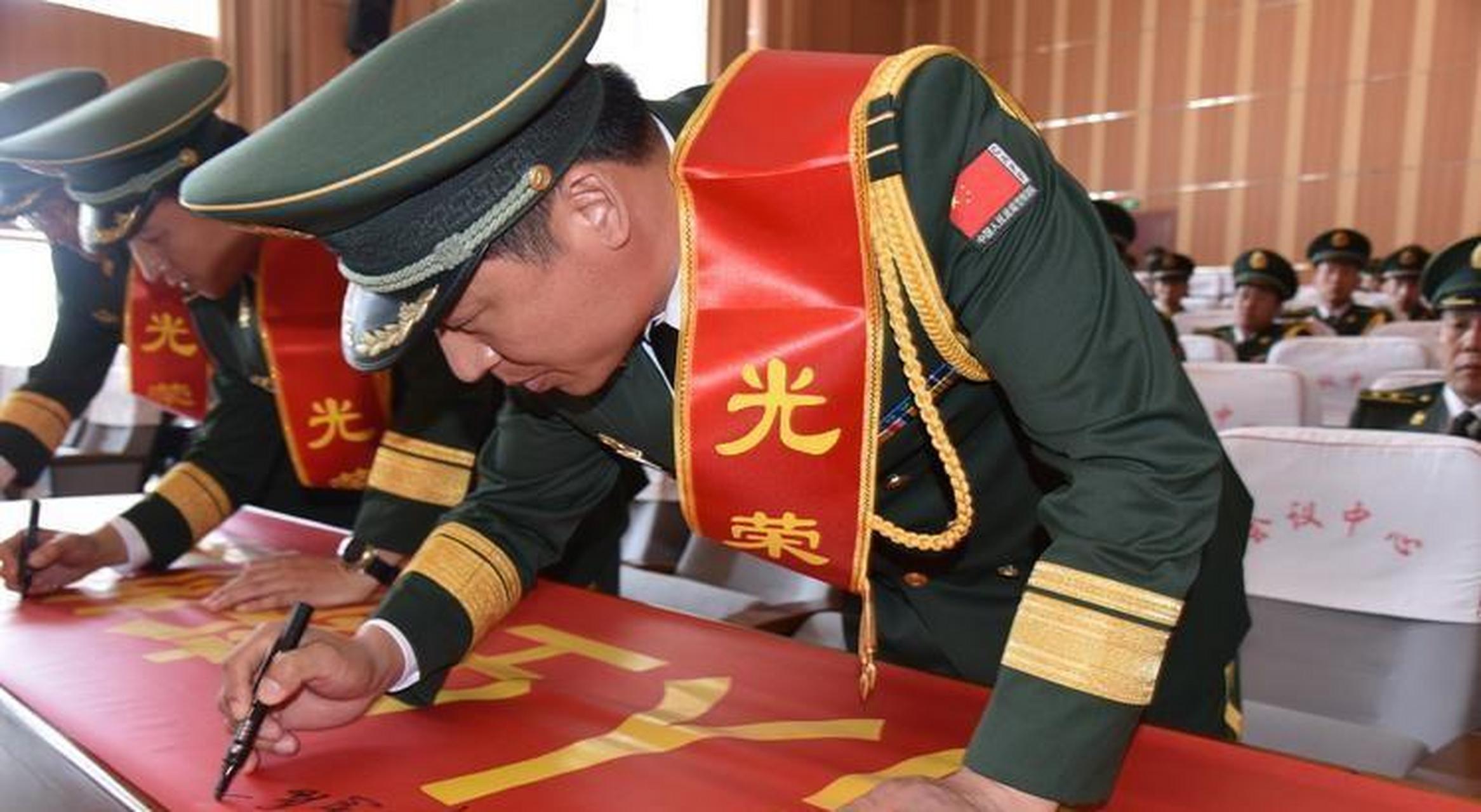 军官职业化之后,干部都将不再年轻了.