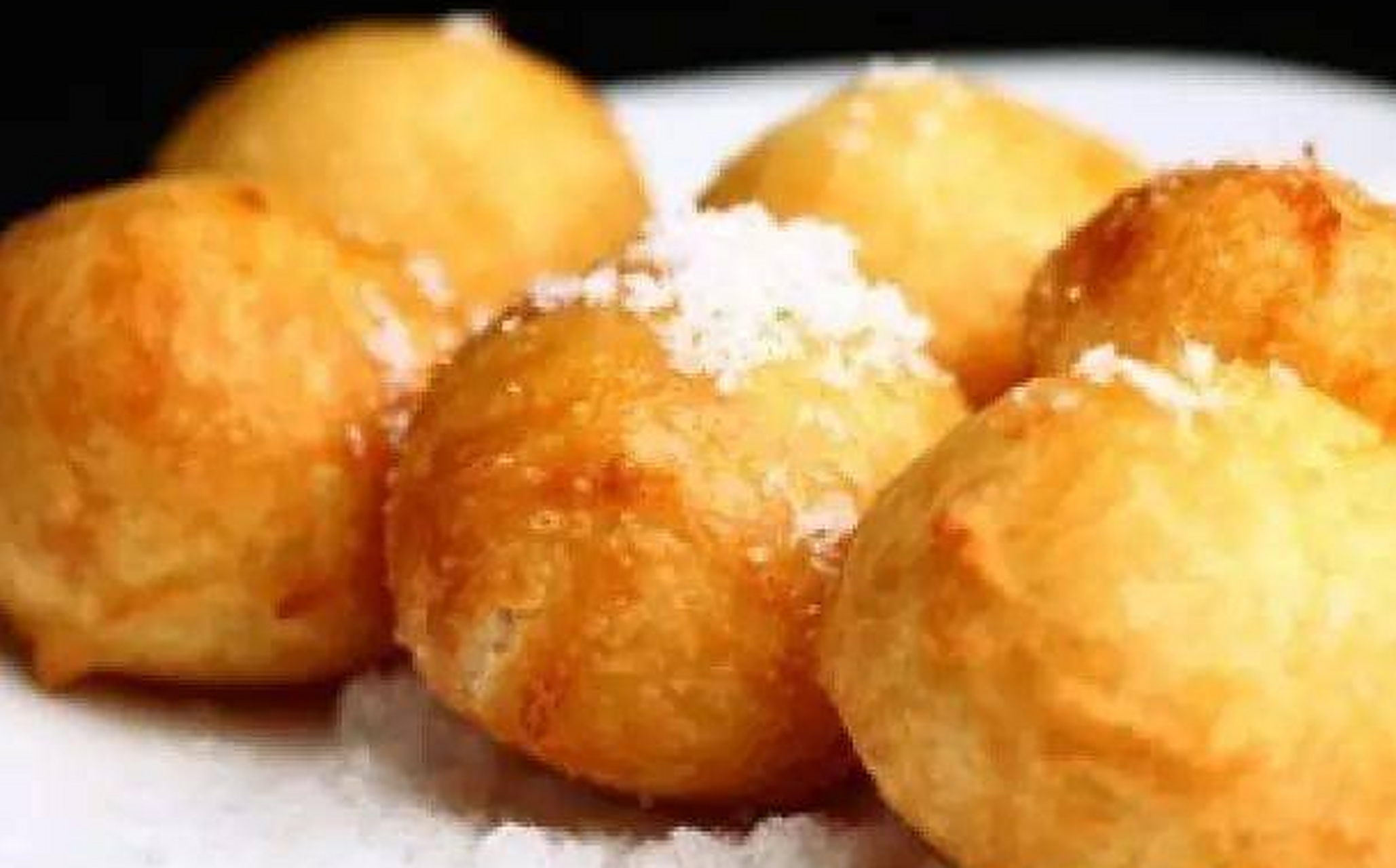 奶油炸糕 奶油炸糕是有名的京味小吃,其有着老北京十三绝的称号,也是