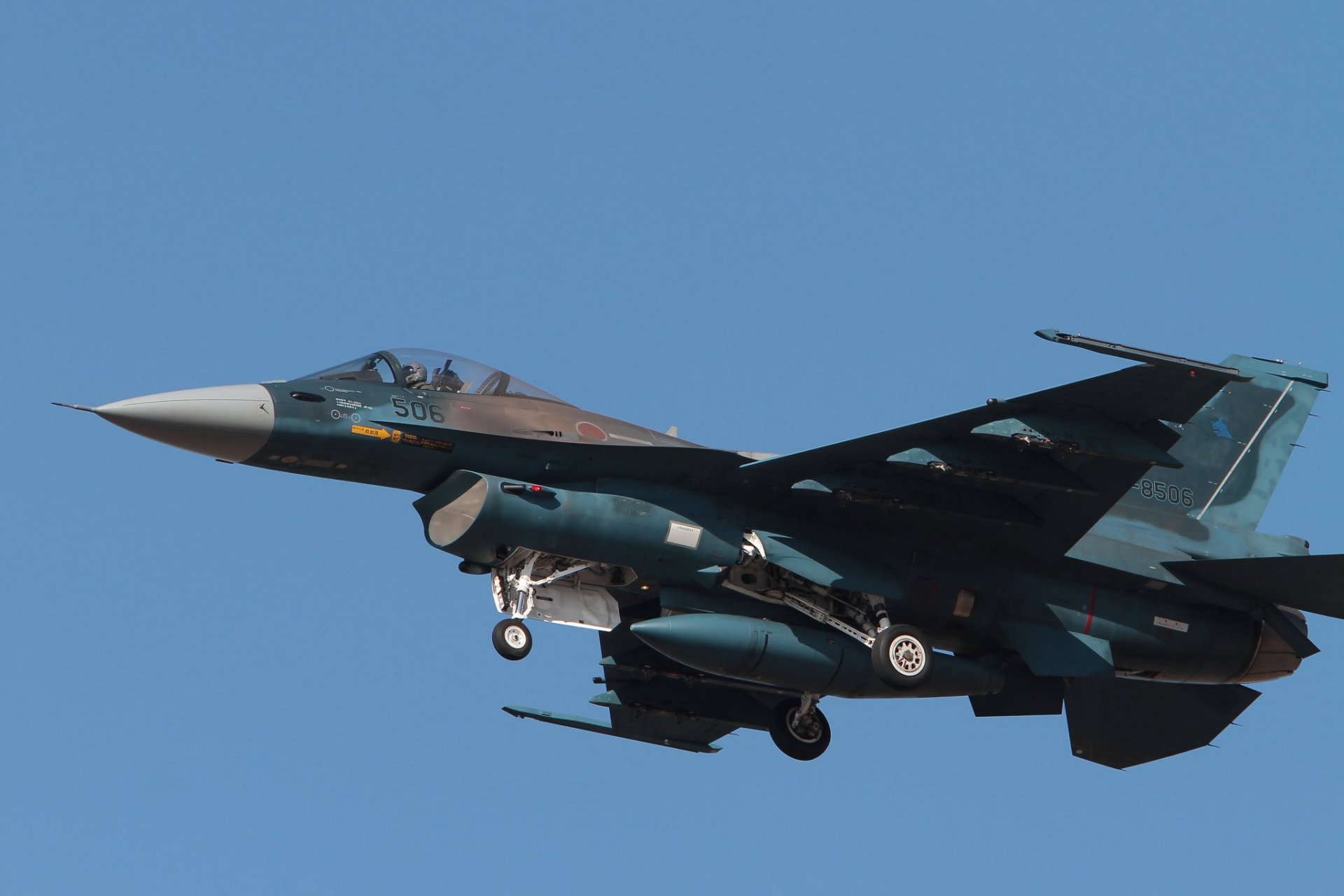 日本航空自卫队的f-2a战斗机机炮射击训练后,看这图片中的细节,个人