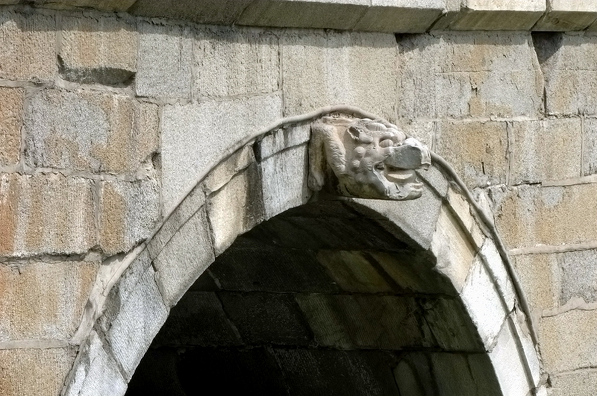 胡良桥,位于河北涿州市城北4公里,下胡良村之胡良河上.