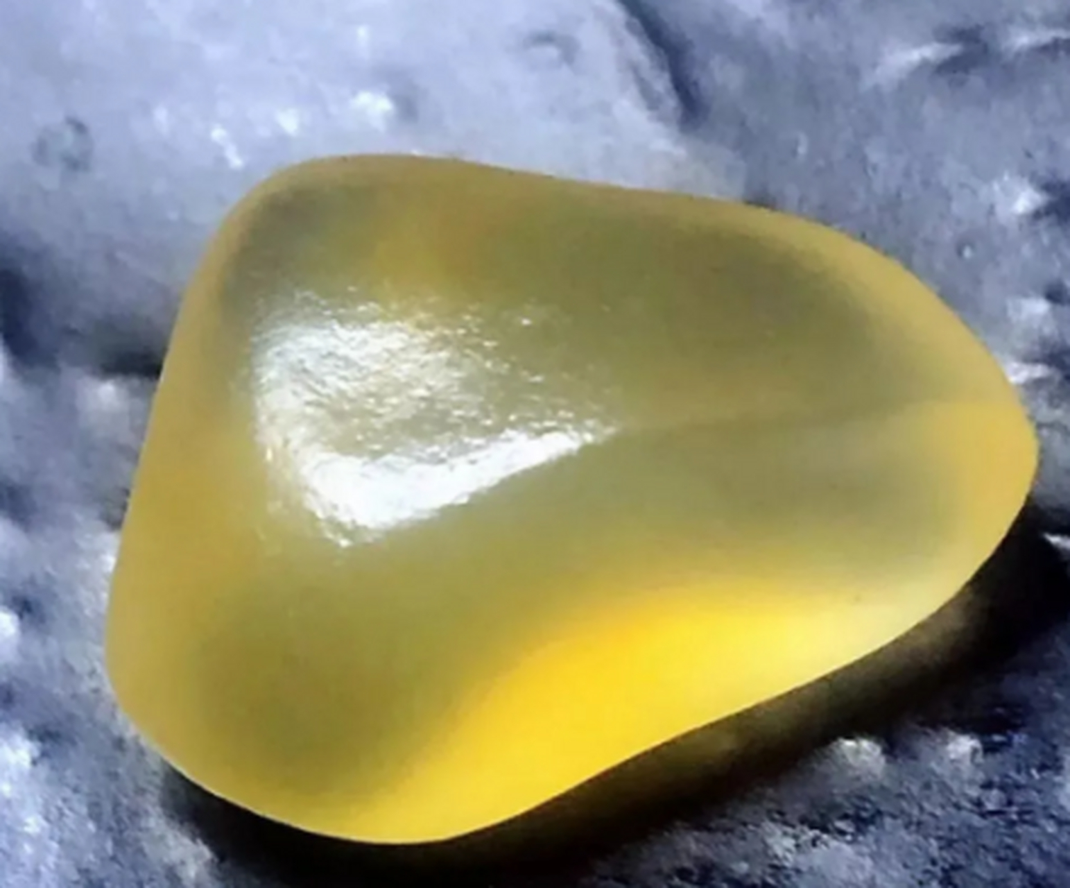 点击头像看直播##金丝玉# 新疆"金丝玉",是产于中国新疆克拉玛依市