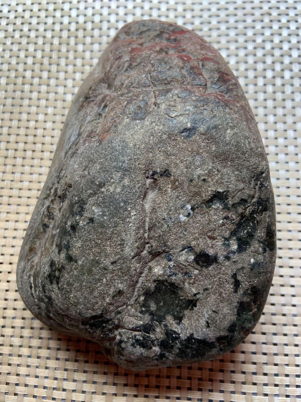 65公斤,老南齐精品色料 ,场口正,皮壳老 ,油性足 ,重量压手 ,压灯色阳