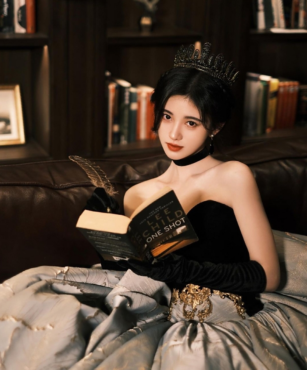 妩媚性感的黑天鹅公主#鞠婧祎# 雪肤玉貌,身材丰腴,娉婷秀雅,美丽动人