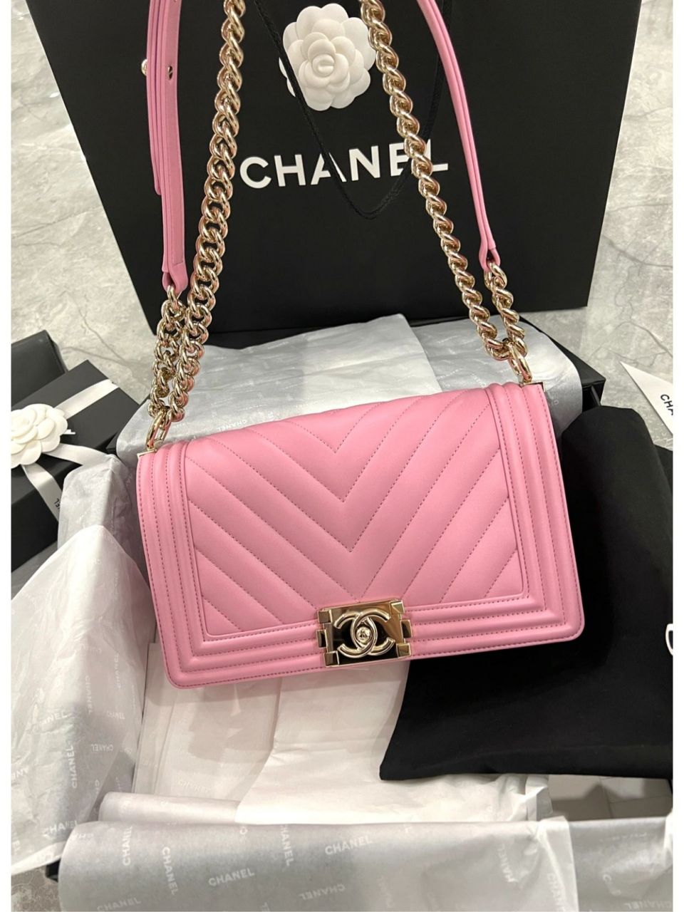 香奈儿leboy22s陷入小香的粉色陷阱 最近就是想买一只粉色的包包,这季