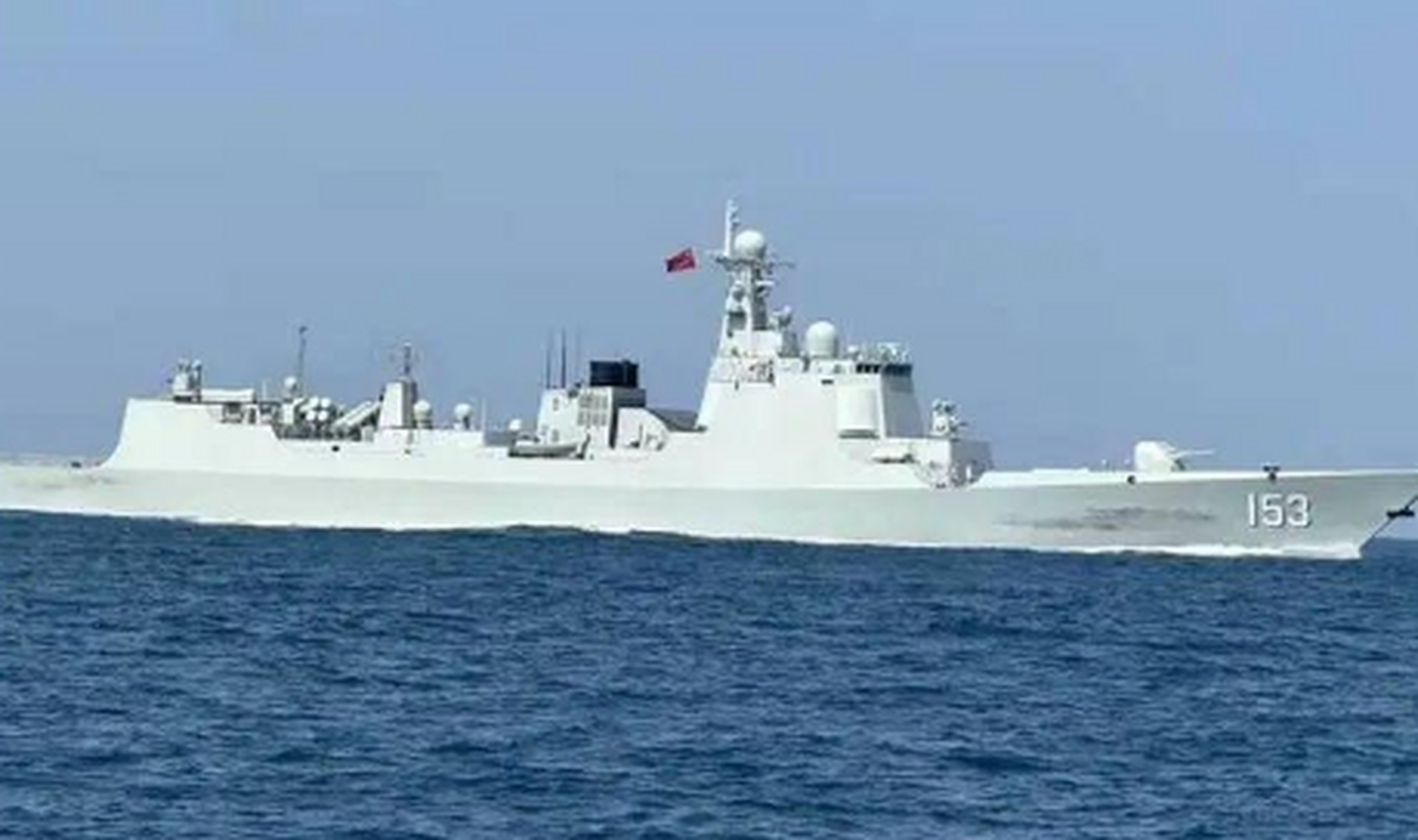 距离台岛24海里处,解放军052d驱逐舰,以一敌二胜出!