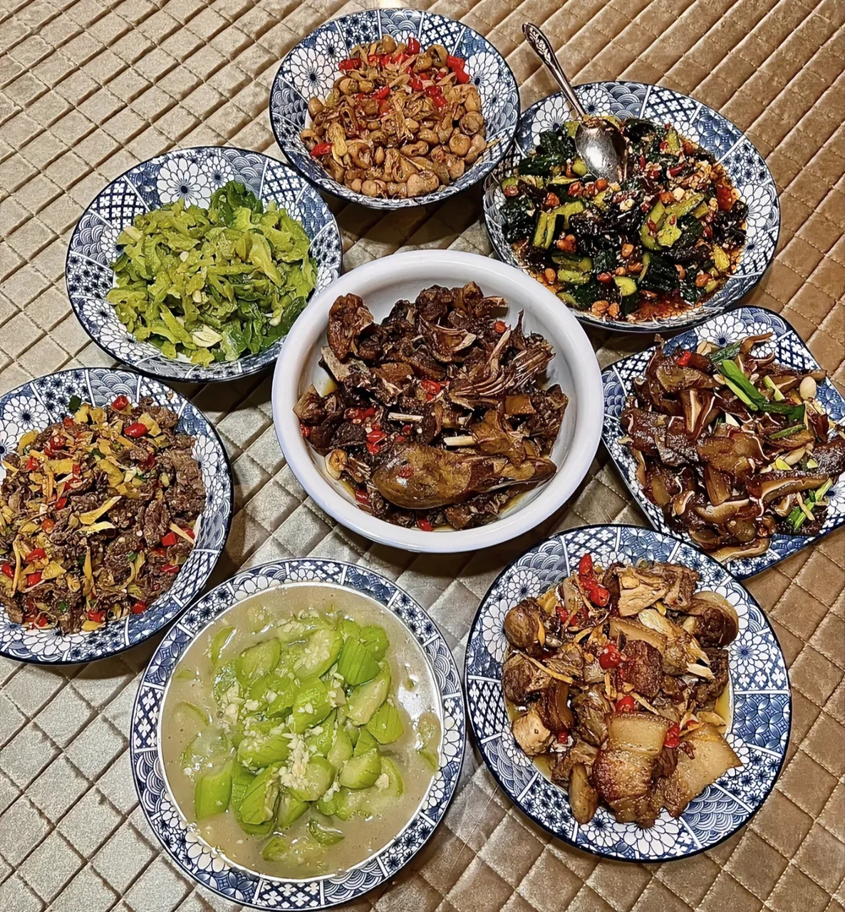 图一,湖南朋友家常菜 图二,广东朋友家常菜 图三,湖北朋友家常菜