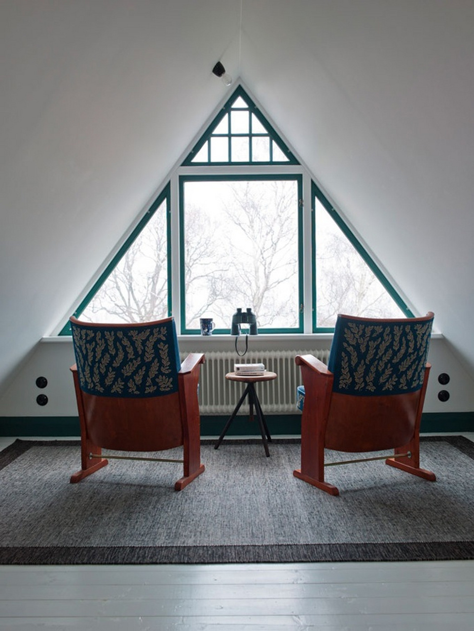 在悲伤的河流中走过新年的钟声,从来都未曾觉得它这样的刺耳过.