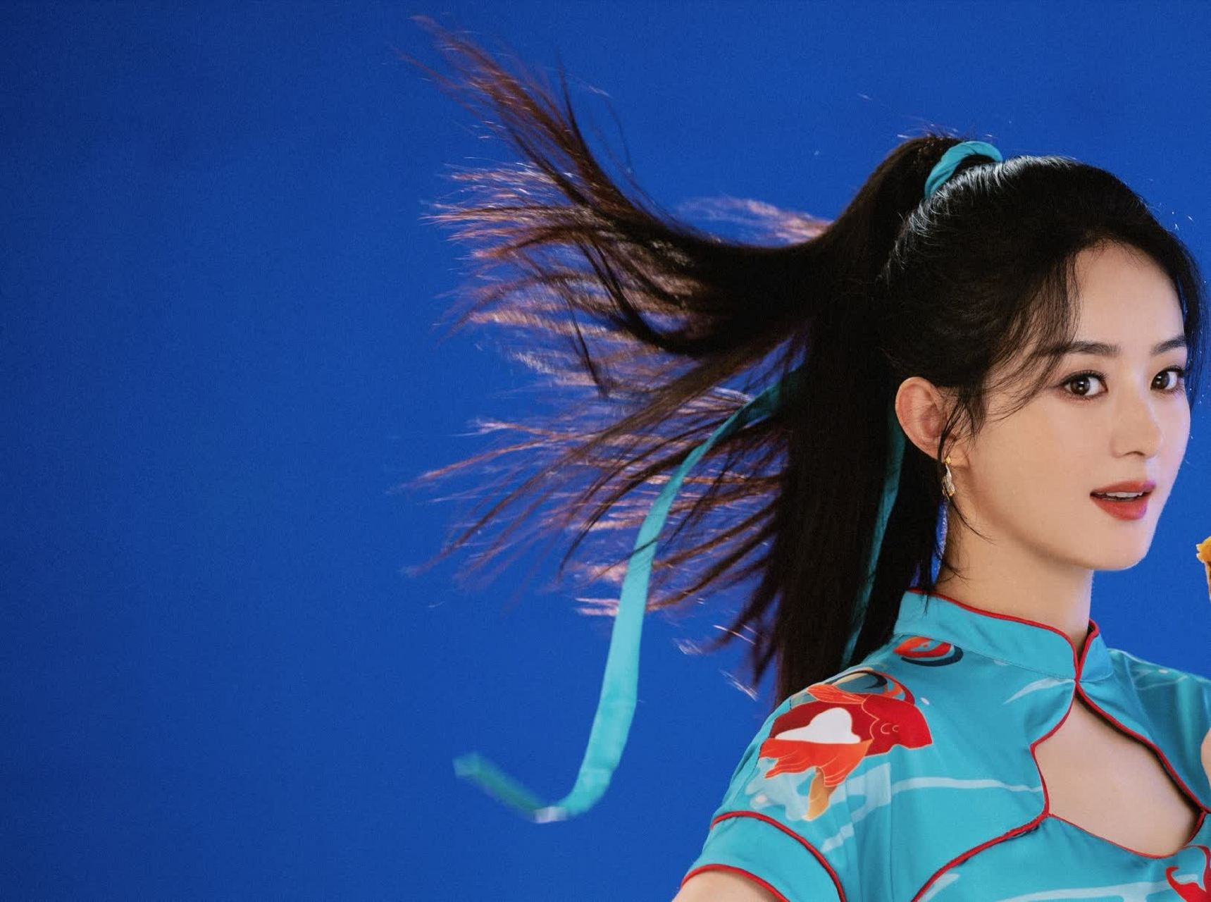 赵丽颖高马尾旗袍造型大片#   赵丽颖高马尾旗袍造型大,蓝色国风旗袍