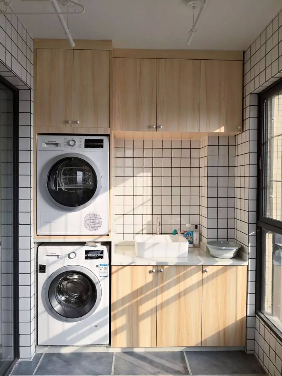 事实上,阳台装个洗衣池是很有必要的.