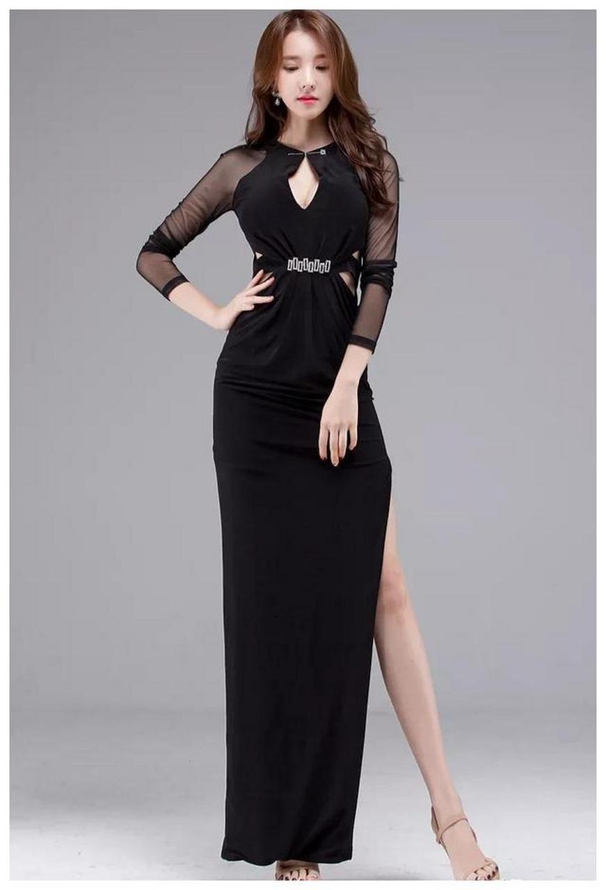 美女图集:黑色蕾丝高开叉长裙