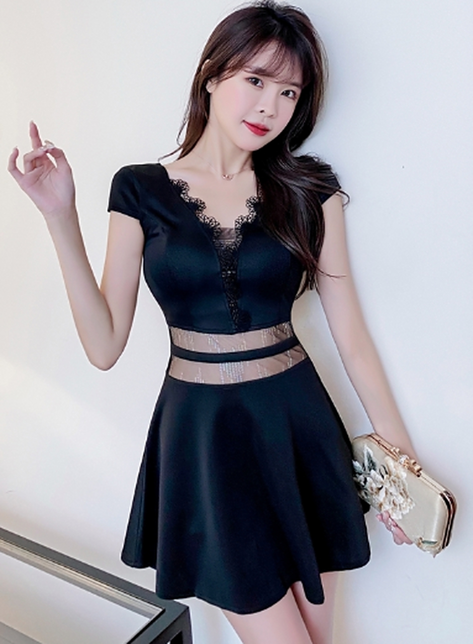 漂亮姐姐喜欢穿的两色小短裙,你喜欢吗?#女士衣服