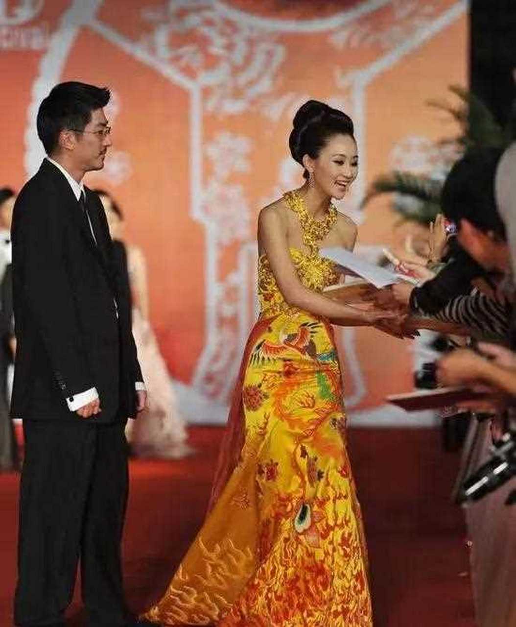 女演员林鹏,拥有双重的身份:谋女郎和龙女郎.