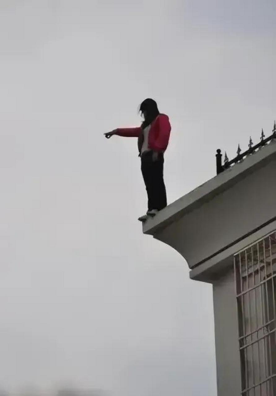 有个上海的一个14岁女孩跳楼自杀了,她的遗书中其中