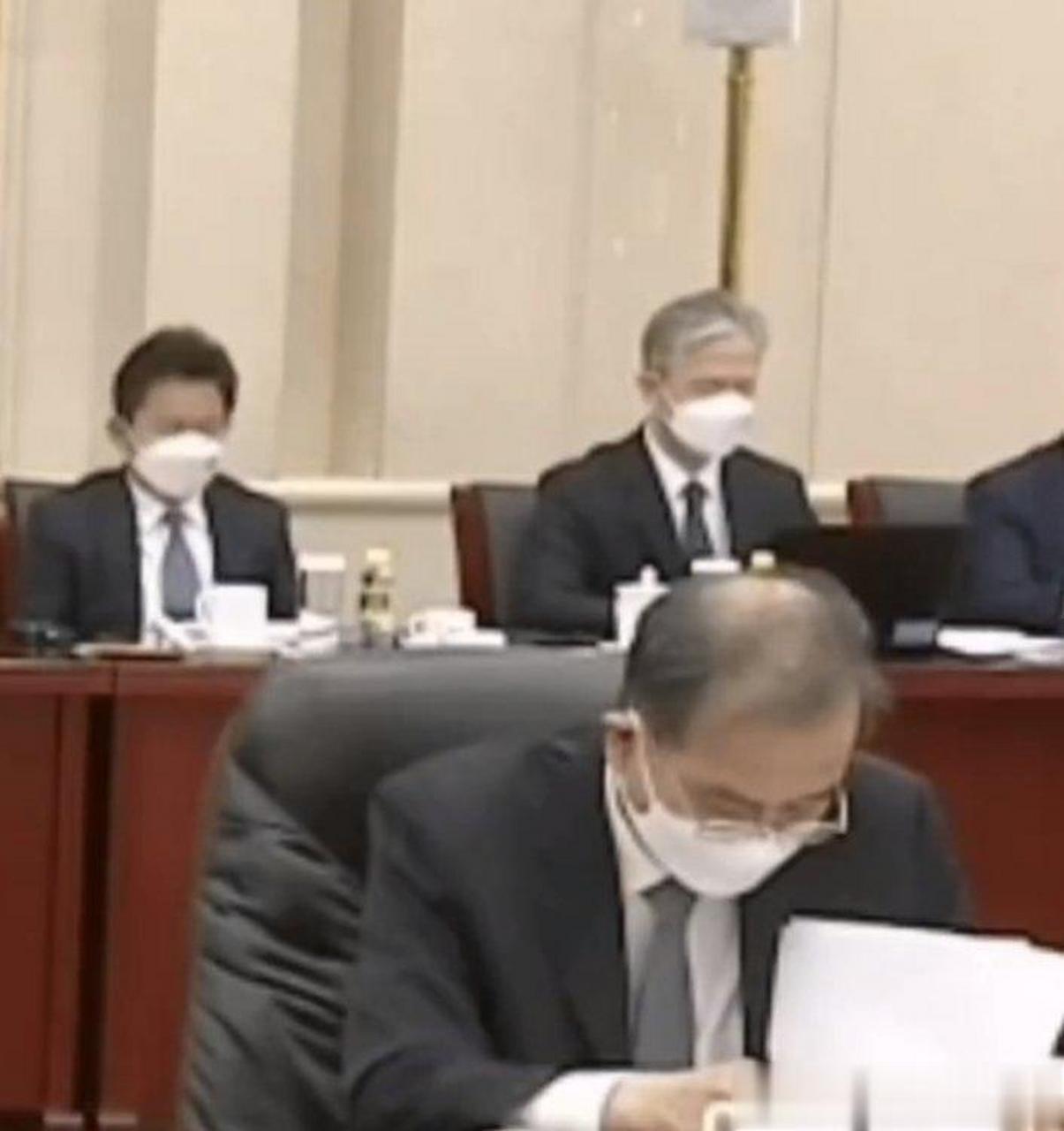 昨天与法国这场外交活动,汪司没戴同传耳机,汪司可能想检测一下同传的