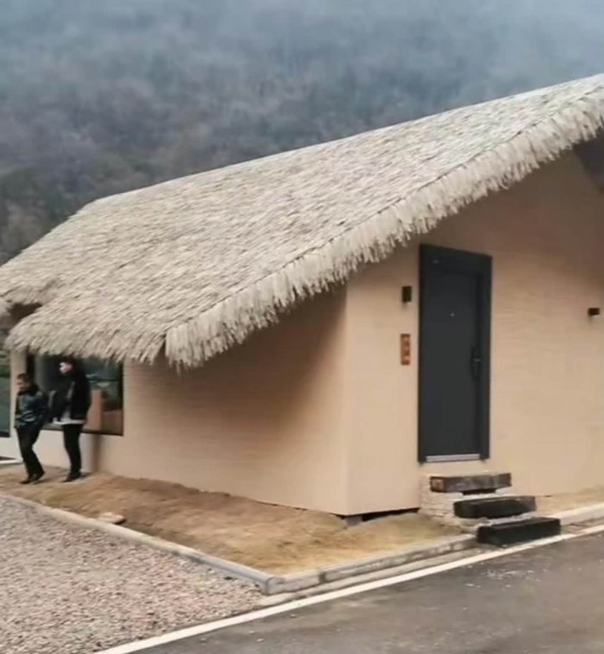 这是我见过最豪华的茅草屋[你懂的]