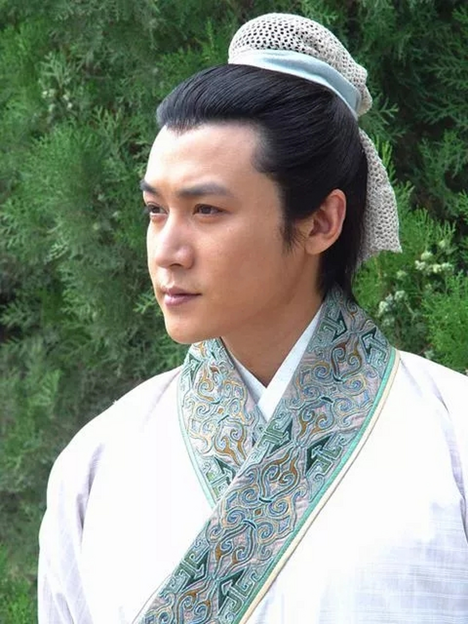 2002年,张纪中筹拍《天龙八部》,他觉得陆毅的古装形象很有世家公子的