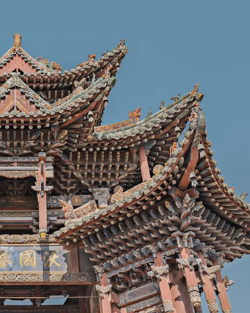 曲沃四牌楼,又名望母楼或孝母楼,位于曲沃县城东南贡院街孝母巷十字