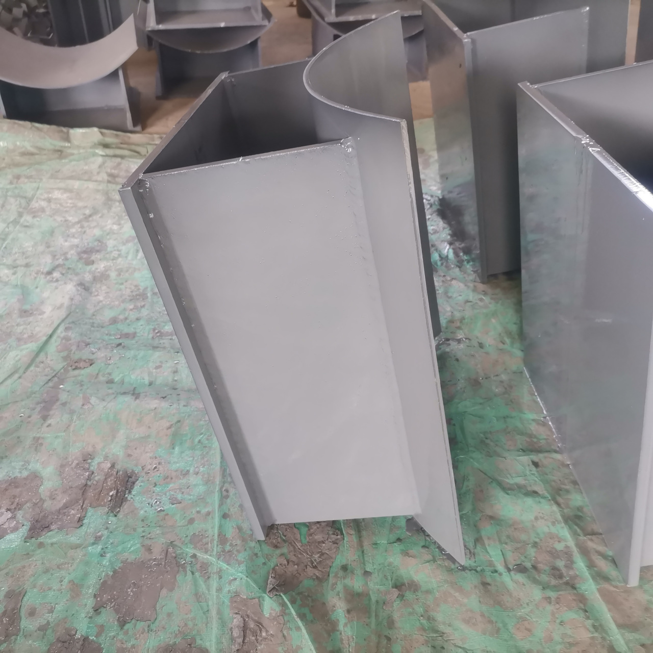 管道支架是指用于地上架空敷设管道支承的一种结构件.