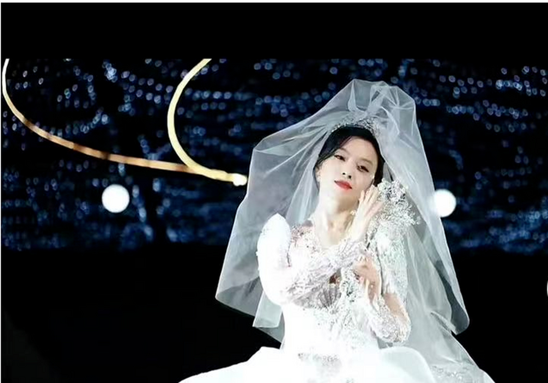 40岁常怡秋官宣结婚!身材颜值不输一线女星,老公国字脸显老实!