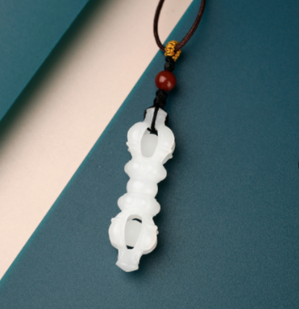 和田玉##点击头像看直播# 和田玉白玉降魔杵,镂空雕刻的降魔杵设计