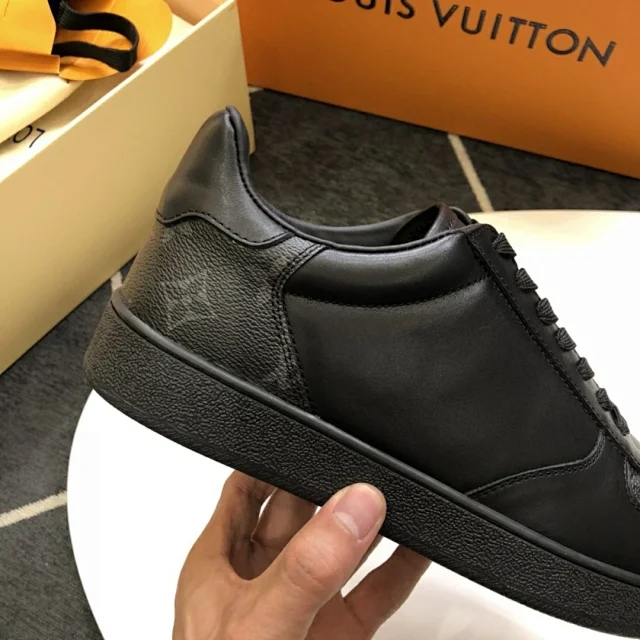 今日分享:lv 贵族黑武士鞋顶级手工艺[强]意大利全面进口原版小牛皮