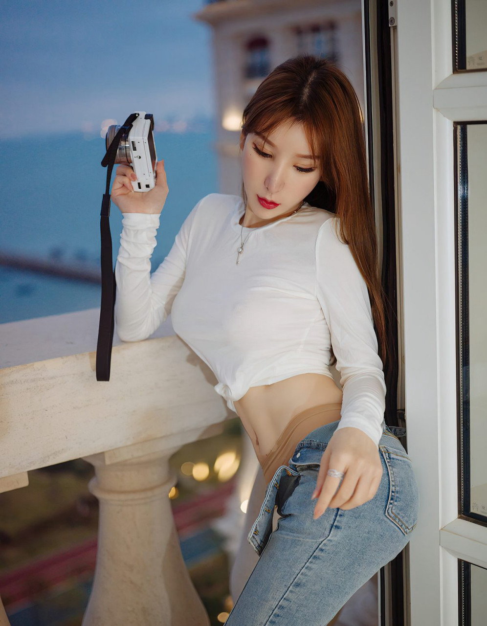 周于希sandy2023高清紧身牛仔裤玉足写真集