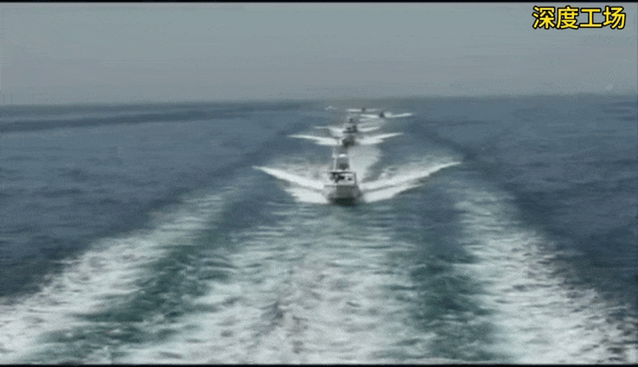 伊朗革命卫队狼群战术,数十艘快艇围堵美军巨型两栖攻击舰