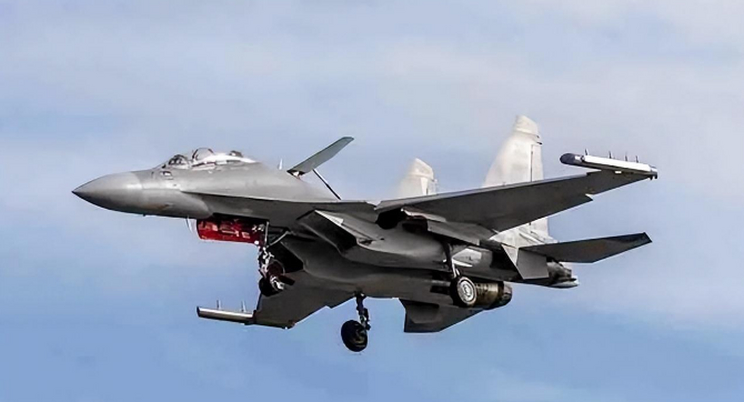 俄罗斯禁止其出口,美国直接将其封神,国产歼16战机到底有多强?