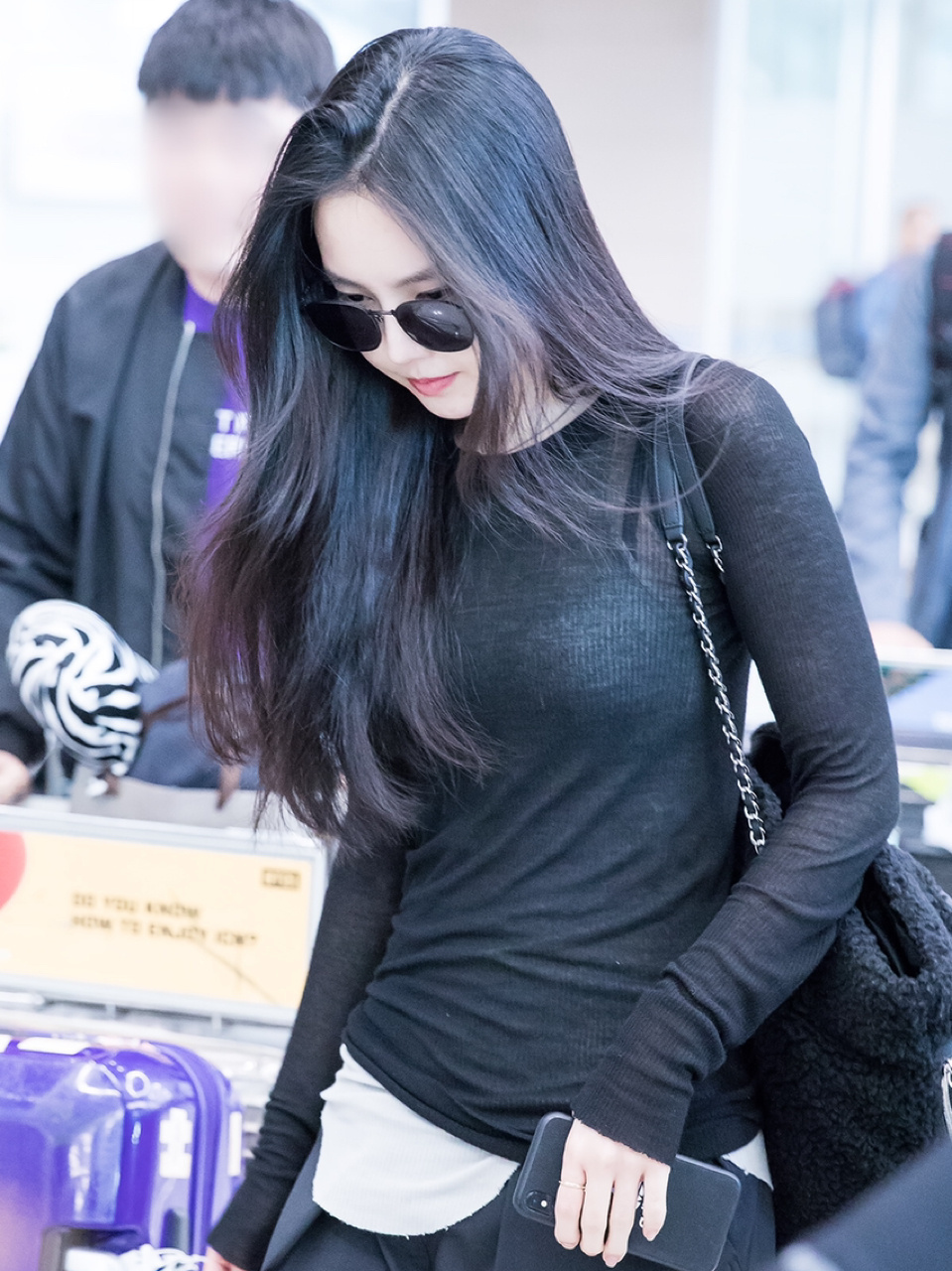 孙娜恩私服 简单随意的穿搭也能气质满满 孙娜恩机场私服穿搭look