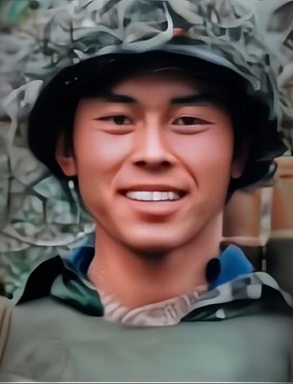 1987年,云南老山,20岁的战士马占福对着录音机大声喊道:"娘,娘,娘".