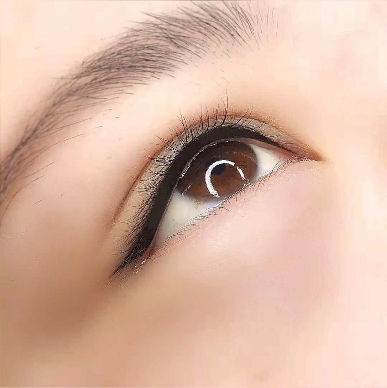 纹内眼线的疼痛感因个人敏感度而异,有些人可能会感觉到轻微的不适