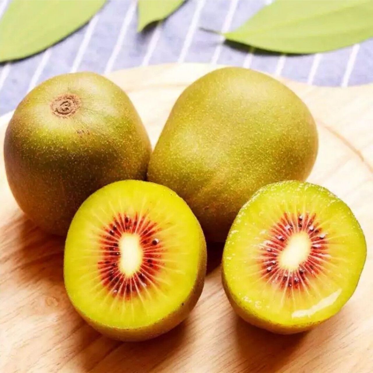 看着果实硕大的猕猴桃,听到"奇异果"这三字,我我这个西北人总是感叹不