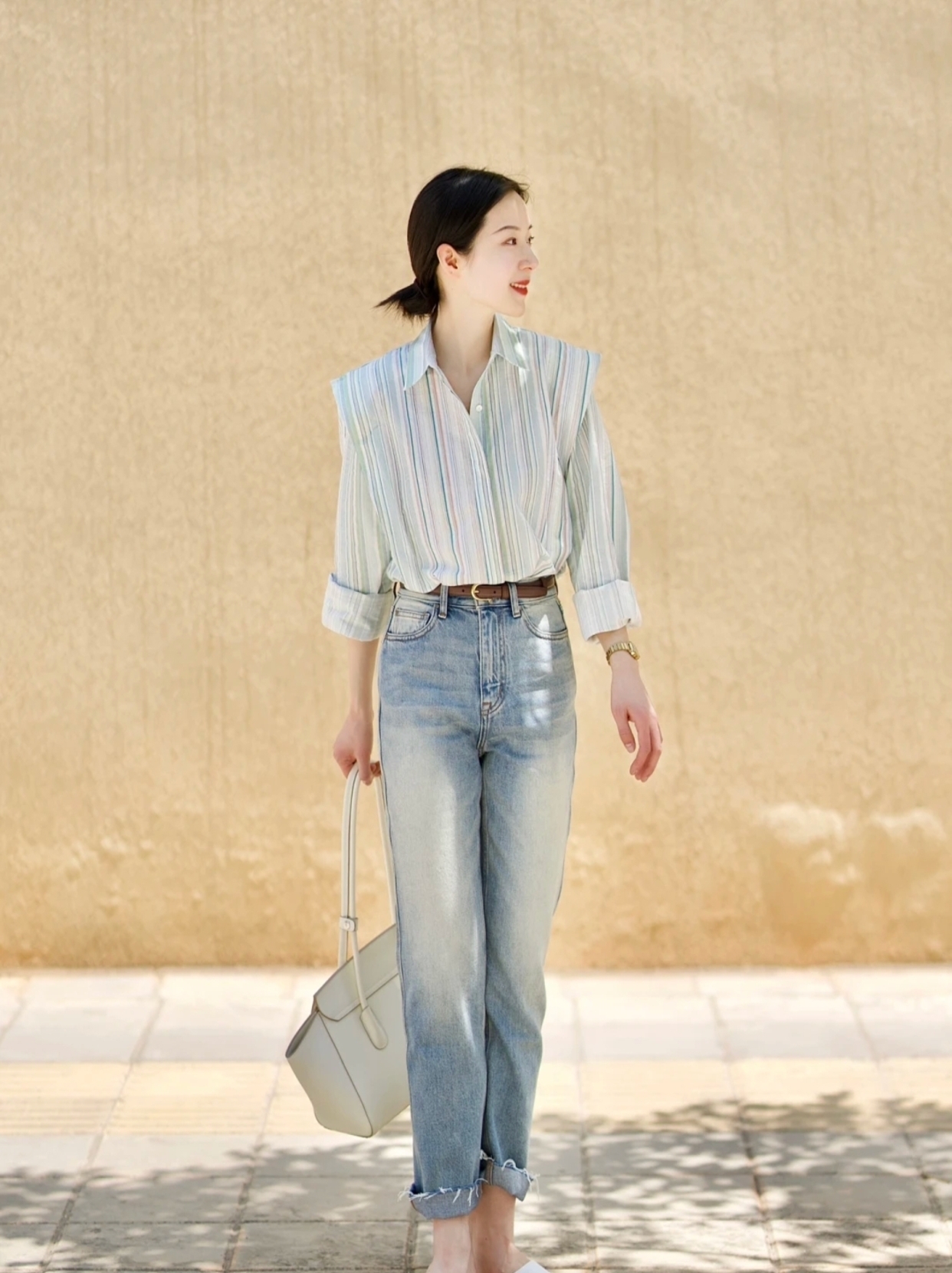 真诚坦率,内心虚伪矫情 小晶总给人一种真诚坦率的